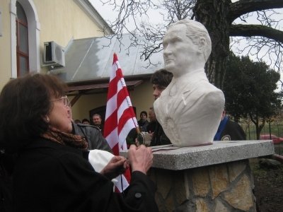 Horthy István-szobrot avattak a partiumi Hegyközpályiban