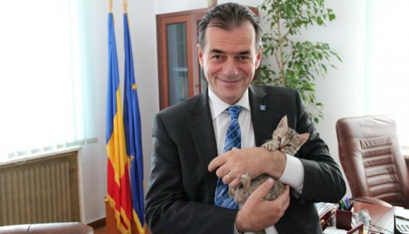 Orbanéknak állítólag megvan a kormányiktatáshoz szükséges támogatásuk, de tovább folytatják az udvarlást