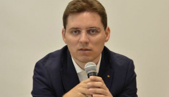 Ursula von der Leyen meg fog őszülni, mire Románia előáll egy normális európai biztosi jelölttel