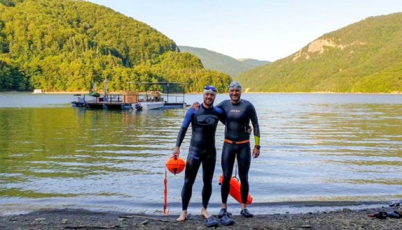 Íme a bizonyíték: tavak átúszásával is lehet jótékonykodni