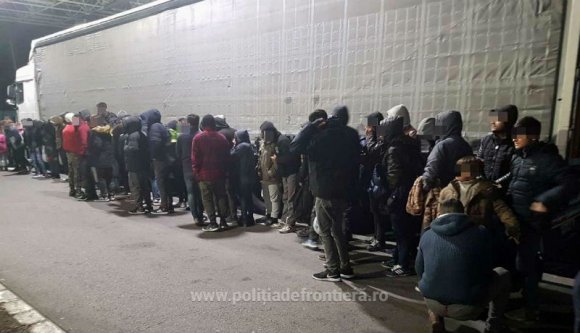 Ekkora létszámú migránscsoportot ritkán fognak el a román határokon