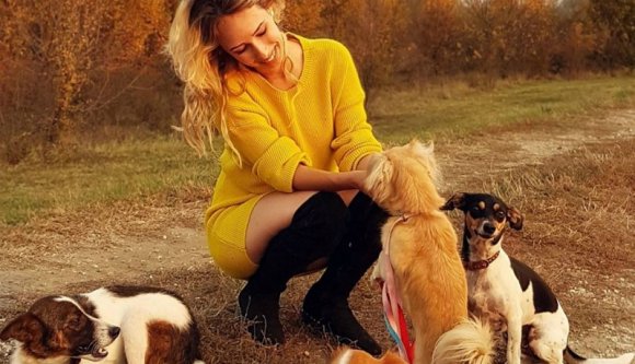 Szívszorító történet egy lányról, kutyájáról és 1100 euróról, amelynek a tanulsága: szeretet