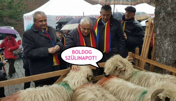 Könyörgünk, találják ki, milyen formájú tortát kapott a menesztett mezőgazdasági miniszter! (VIDEÓval)