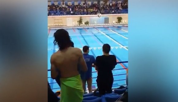 Kiakadt a székely himnusz hallatán egy román úszóbajnok Csíkszeredában (FRISSÍTVE)