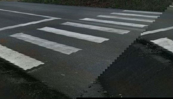 Ön átkelne ezen a hamisítatlanul román zebrán, vagy inkább vállalná a bírságot?