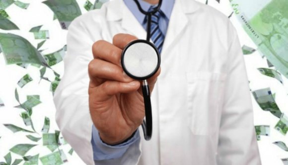 Egymás után állnak bíróság elé a Bihar megyei nyugdíjpénztár korrupt szakorvosai