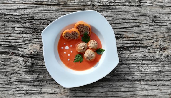 Töltött paprika másképp és körtés palacsinta citromfüves fehércsoki-öntettel
