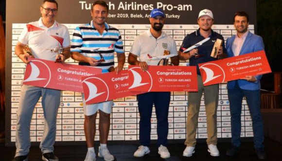 Miközben pártja éppen darabokra szakadóban, Victor Ponta golfversenyen próbál vigasztalódni