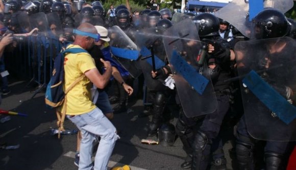 Zseniális: az augusztus 10-i tüntetőverésről készült jelentés úgy nem titkos, hogy mégis titkos