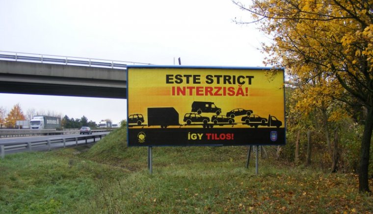 Románul is megüzente a horrorkaravánok sofőrjeinek a magyar rendőrség, hogy azt így nem lehet