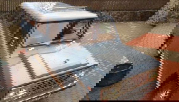 Az Istenért, valaki vegye már meg Ceauşescu menő terepjáróját!