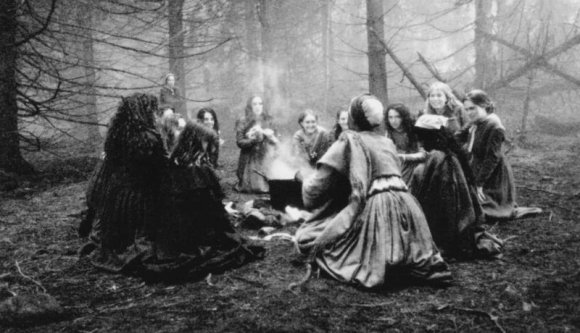 Romániai hétköznapok a 21. században: egy férfi felgyújtott egy idős nőt, mert boszorkánynak hitte