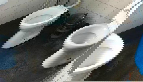 Egy hazai kórházban csoportos kakilást lehet rendezni, hiszen… Nézzék meg inkább a képeket!