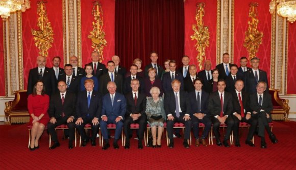 Nézegessen bájvigyorokat a Buckingham-palotában, ahol Iohannis és neje is megfordult (VIDEÓval)