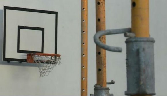 Az év biznisze Kolozsváron: háromszor annyiért kell felújítani egy pancserül megépített tornacsarnokot, mint amennyiért elkészül