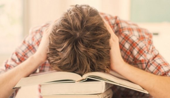 Ugye ön szerint is röhejes lenne egy tízlejes összegű tanulmányi ösztöndíj? Na, egy partiumi településen még ennyit sem kapnak a