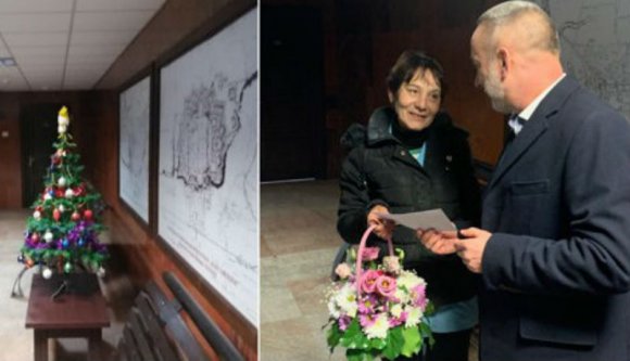 És a gyulafehérvári önkormányzat ünnepélyes keretek között kitüntetett egy vécésnénit