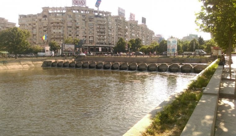 Folyóba ugrott a részeg sofőr a rendőrök elől, de nem úszta meg