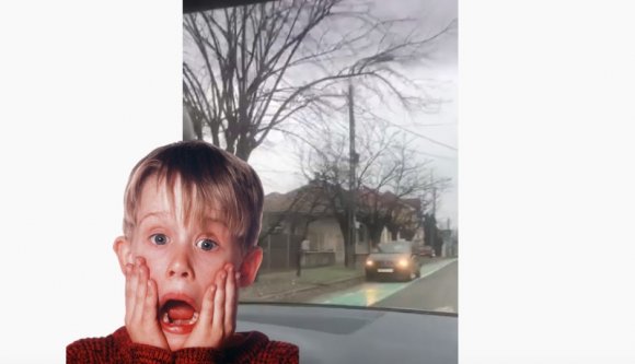 És így közlekedik egy autós, aki azt hiszi, hogy biciklin ül (VIDEÓval)