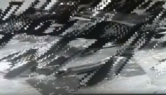 Mi a legalkalmasabb helyszín egy durva szilveszteri partihoz Bukarestben? Hát például a Nemzeti Könyvtár