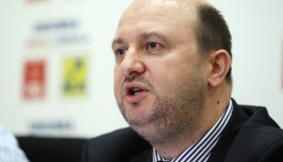 Bűntudat: elmenekült az újságírók elől a közúti tragédiát okozó exminiszter