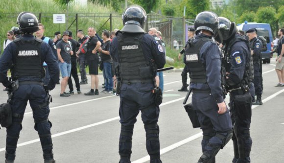 Nehéz idők jönnek: egy rakás agyonfizetett csendőrparancsnok nézhet új állás után