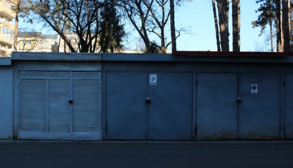 Úgy állnak sorban a bérelhető parkolókért a kolozsváriak, mint Ceauşescu idején a kenyérért