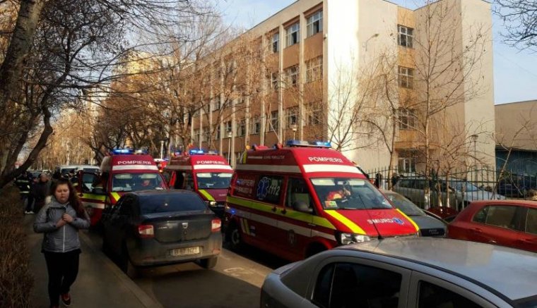 És nincs vége: úgy kifertőtlenítettek egy bukaresti iskolát, hogy tizennyolc diák a sürgősségre került