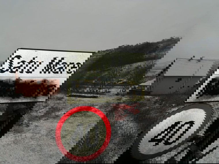 Nahát: már el is csípték a székelyföldi helységnévtáblák magyar feliratának terminátorát