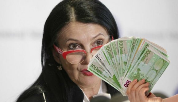 Megfertőzte a korrupció vírusa a volt egészségügyi minisztert, ezért „karanténba” helyezték (FRISSÍTVE)