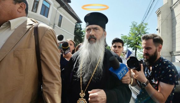 Megúszta a börtönt az államfőnél is jobban kereső ortodox érsek