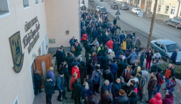 Hatósági olaj a tűzre: eljárást indít a Srí Lanka-i pékek ellen lázongó ditróiak ellen a Hargita megyei rendőrség