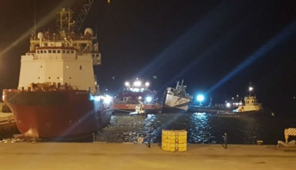 Hurrá! Alig három hónap után végre partra vontatták a 14 ezer birkával a fedélzetén elsüllyedt hajót (VIDEÓval)