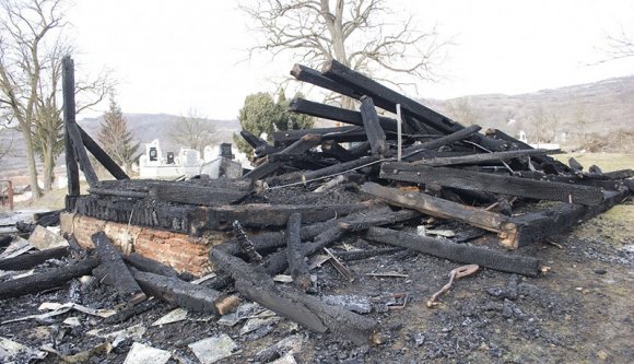 Helybéli piromániás fiatalember gyújthatta fel a héderfáji haranglábat
