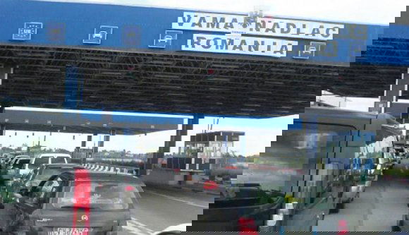 Atyaég! Számítógép helyett papírt és tollat használnak a vámosok