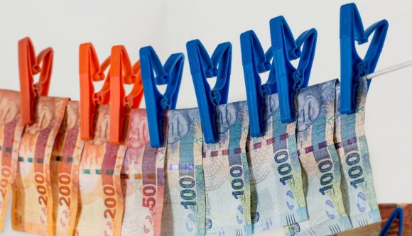 Romániai bankokon keresztül is megy a nagyipari orosz pénzmosás? A DIICOT vizsgálódik