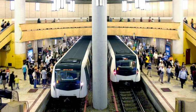 Leköptek, majd kipenderítettek a metróból egy ázsiait Bukarestben