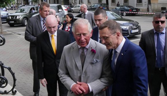 Rossz hír: egy „tiszteletbeli erdélyi”, mellesleg brit trónörökös is elkapta koronavírust