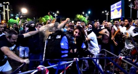 Százezer euró kártérítést követelt, csak az egytizedét kaphatja a diaszpóratüntetésen megvert csendőrnő