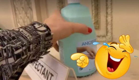 Féltik az enyves kezű törvényhozóktól a parlament folyosójára kihelyezett kézfertőtlenítőt