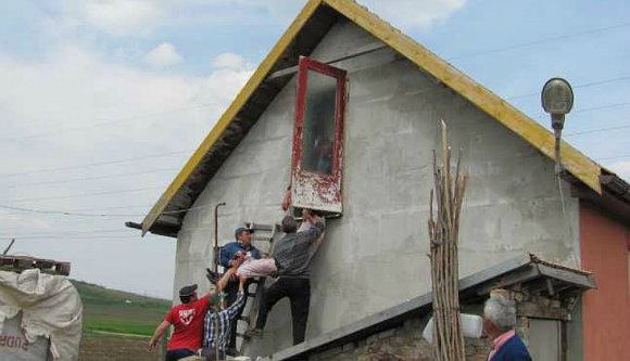 Járványos indulatok: padlásra zárta az Olaszországból hazaérkező fiatalt a család