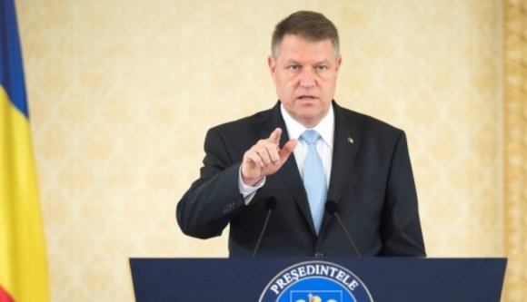 Életbe lépett a szükségállapot: befagyaszthatják az alapélelmiszerek, gyógyszerek árát, 30 napig nincs tanítás (VIDEÓval)