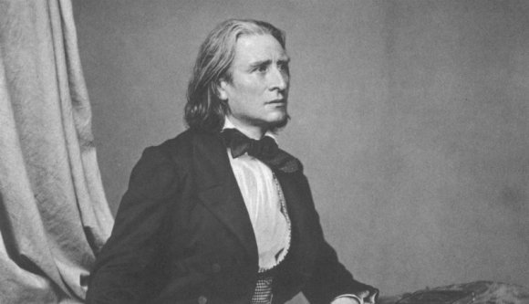 Hízhat a bukszája: elsejétől nőni fog az élelmiszerjegyek értéke, annyi lisztet vehet, mint a pék