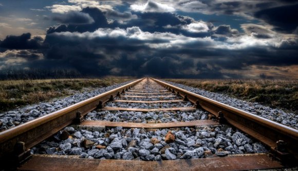 Közúti baleset miatt a sínekre sodródott teherautó okozott vonatbalesetet Várad és Kolozsvár között