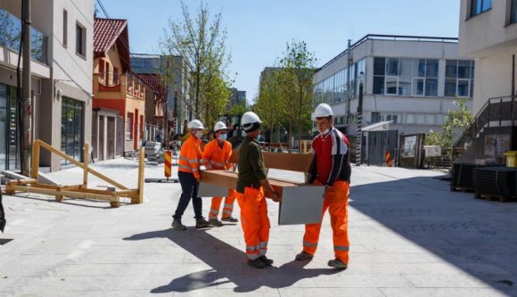 Kolozsváron adják át az ország első okosutcáját, ahol a padon ülve a mobilunkat is feltölthetjük, már ha kimehetünk