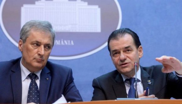 Orban szerint a belügyminiszter csak azért robbantotta be majdnem a járványt, mert legalább dolgozik