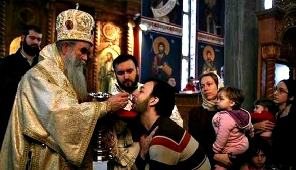 Egy bíró beperelte a belügyminisztériumot. „Blaszfémia, hogy Krisztus vére betegséget terjeszt!”