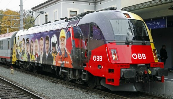 Nem csak spárgaszedésre jók: Ausztria különvonatokkal szállítja a románokat időseket gondozni