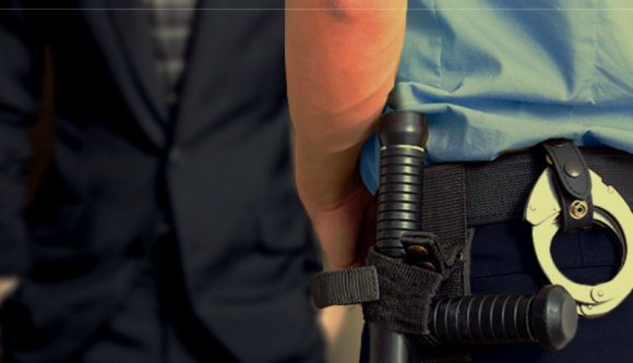 Nem érdemes szapulni a rendőrséget, ha nem szeretnénk, hogy egyenruhások ébresszenek (VIDEÓval)