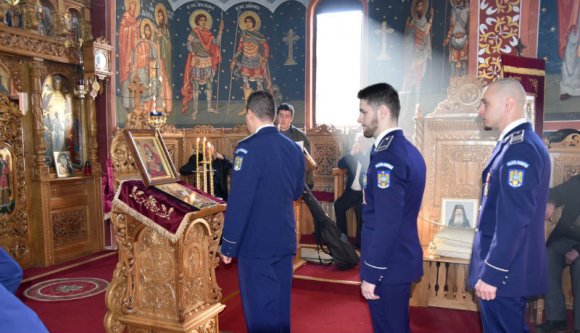 Ilyen nincs: a rendőrség vezetője rendőrökkel akarja széthordatni a jeruzsálemi lángot ortodox húsvétkor